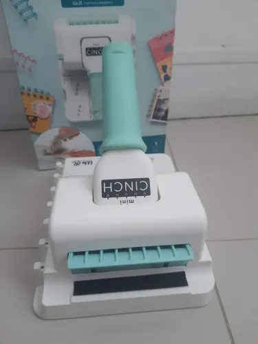Encadernadora Mini Cinch Furo Quadrado - We R