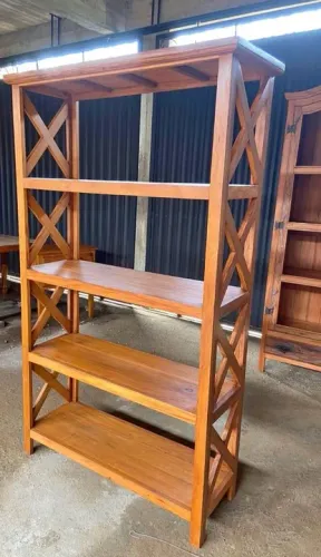 Estante de madeira rústica com 4 prateleiras