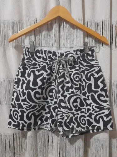 Shorts Estampado Preto e Branco