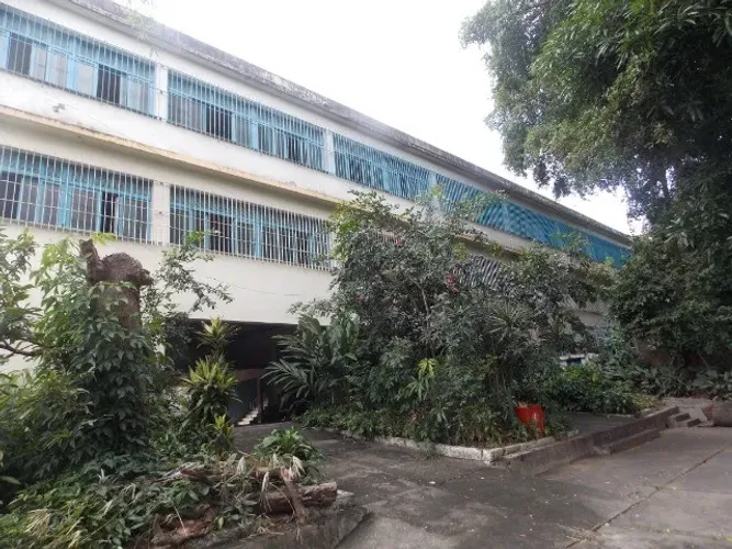 Prédio Comercial com 10.000m² em Vilar dos Teles