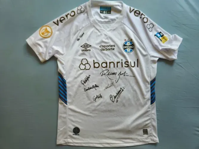 Raríssima camisa do Grêmio de jogo único assinada pelos sócios