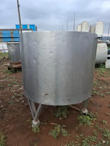 TANQUE EM AÇO INÓX CAP. 1000LTS