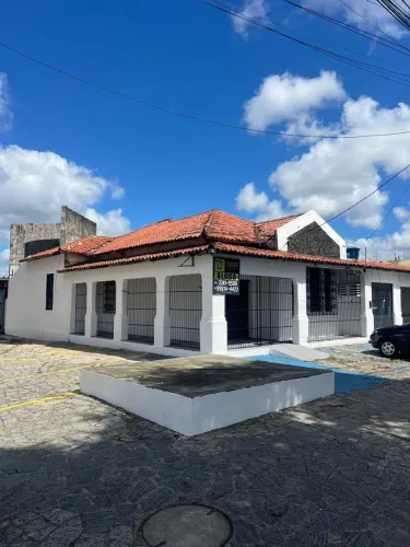 ALUGO CASA COMERCIAL, ESQUINA, NASCENTE, NO SINAL DA MAXIMIANO COM CAMILO DE HOLANDA