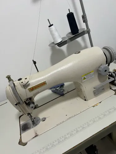 MÁQUINA COSTURA INDUSTRIAL RETA SINGER