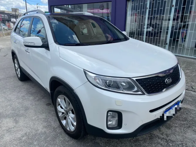 Sorento EX2 AWD 4x4   7 Lugares posso financiar com teto solar duplo posso financiar 
