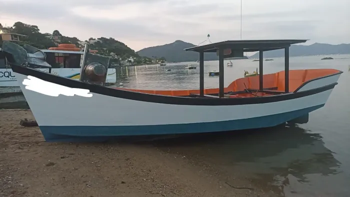 Vendo barco de pesca com ou sem equipamentos