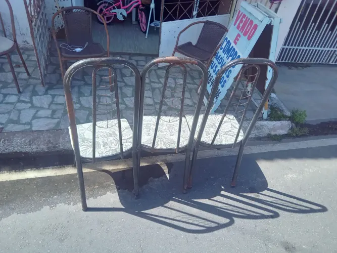 Vendo 03 cadeiras