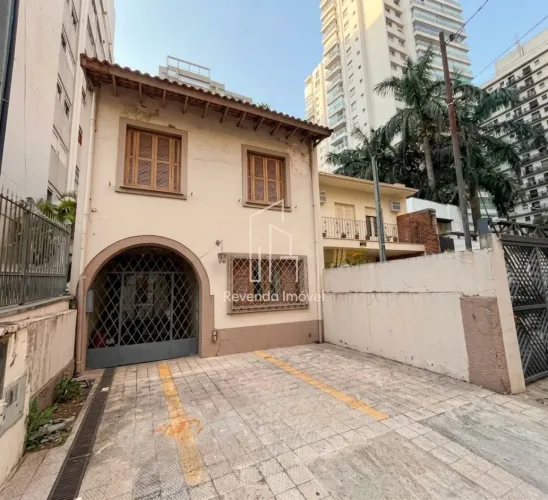 Casa Comercial para Locação em Cerqueira César - 3 Salas, 4 Banheiros e 2 Vagas em 309 m²