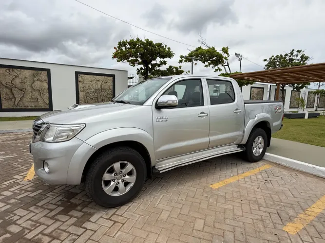 Toyota Hilux CD SRV D4-d 4X4 3.0 TDI Diesel AUT 2012