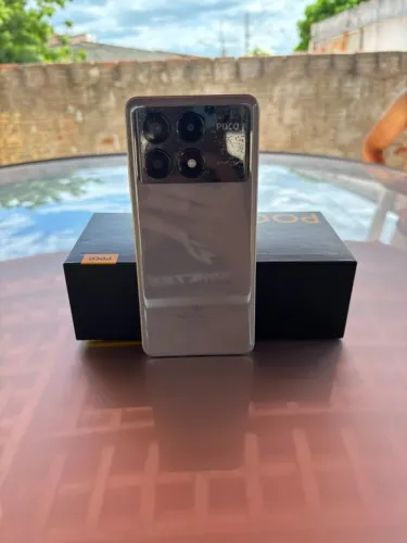 O POCO X6 Pro 5G na versão de 12 GB de RAM e 512 GB de armazenamento