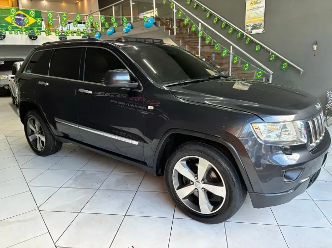 Jeep Grand Cherokee Limited 3.0 TB Dies. AUT 2013