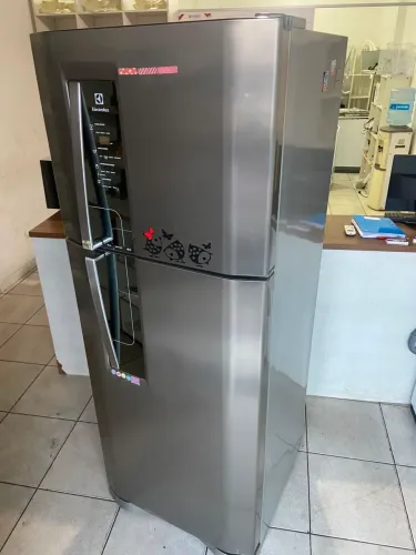 Geladeira Electrolux Frost Free duas portas 
