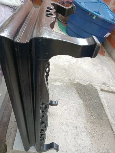 Mesa de centro, antiga madeira, medida 1 metro de comprimento, 50 cm largura 30 cm altura 