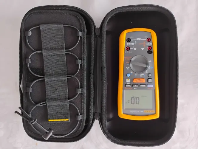 Multímetro Fluke 1587FC