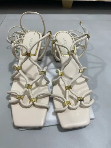 Sandália Salto Bloco Médio Off-White Arezzo