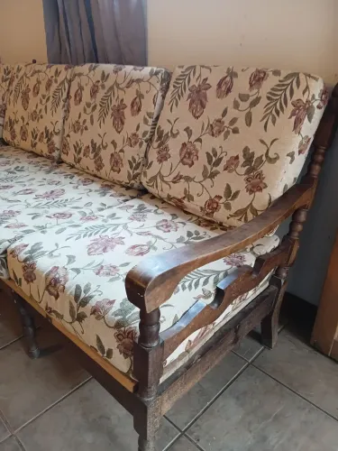Sofá vintage de madeira maciça
