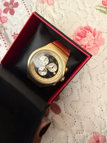 Swatch cara preta