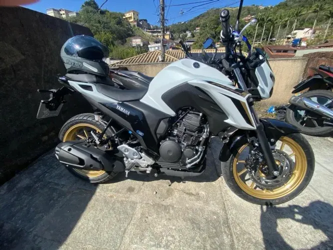 Yamaha FZ25 Connected 2025 | 4.200 km | IMPECÁVEL | Cor Rara