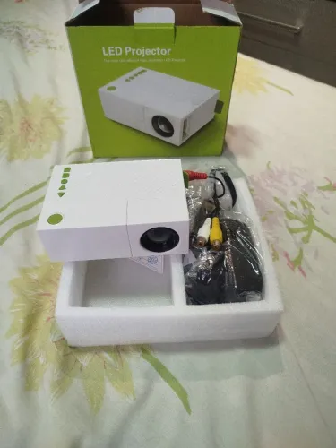 Um lindo retroprojetor pequeno cabe em qualquer lugar