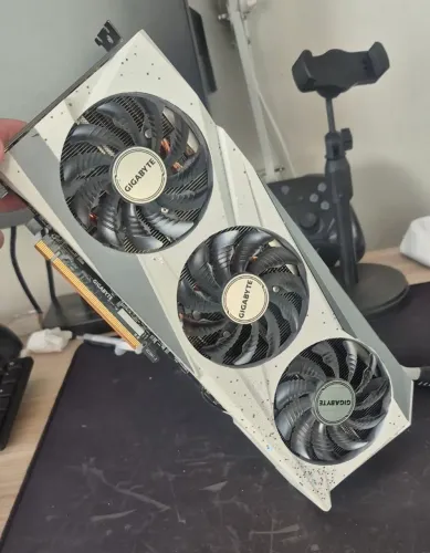 RX 7600 Gigabyte
