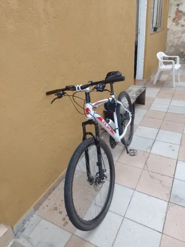 Bicicleta GTS aro 29 quadro 21. Boa