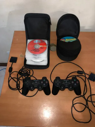 Lote PS2: 2 Controles Originais Sony + 2 Porta-Discos com 60 Jogos