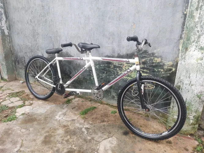 Bicicleta de dois lugares 