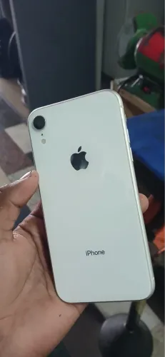 iPhone XR branco 128 GB