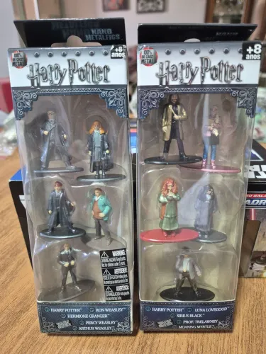 duas caixas de miniaturas colecionáveis Nano Metalfigs de Harry Potter da Jada Toys