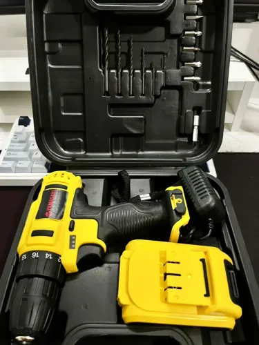 Parafusadeira e Furadeira 12V + Bateria + Acessórios e Maleta