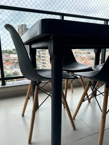 Conjunto de Mesa Madeira Maciça e 4 Cadeiras