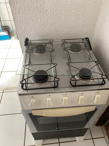 Fogão 4 bocas com defeito em 1 boca