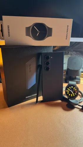 Smartphone Galaxy Z Fold 6 512GB + Galaxy Watch 8 BT 40mm