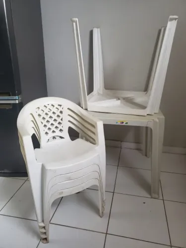 Kit mesas e cadeiras de plástico reforçadas