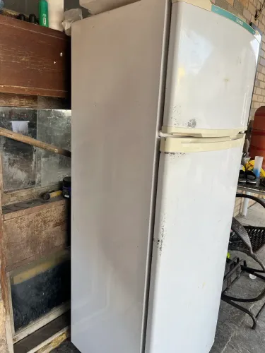 Vendo uma geladeira