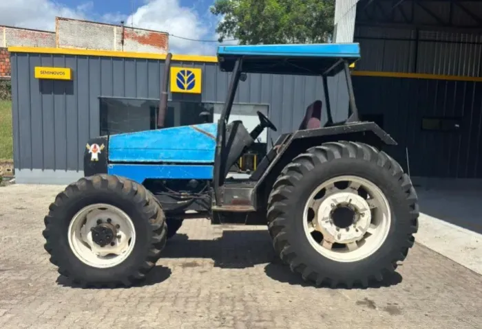 Trator Valtra 885