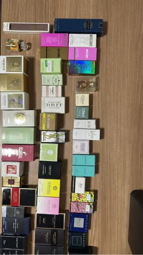 Lote com 80 perfumes miniaturas originais