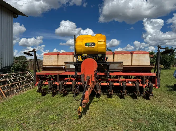 Plantadeira Jumil 10 linhas ar cardan