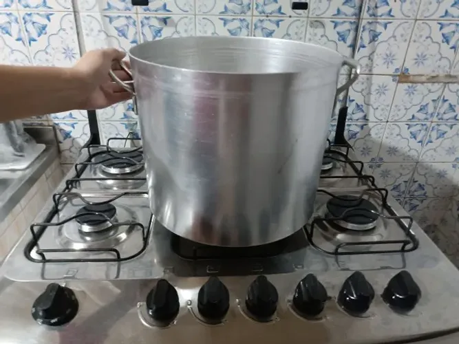 Panela de alumínio 24 litros Caldeirão Hotel 33,5cm larg 27,5cm alt Feijoada (Bangu)