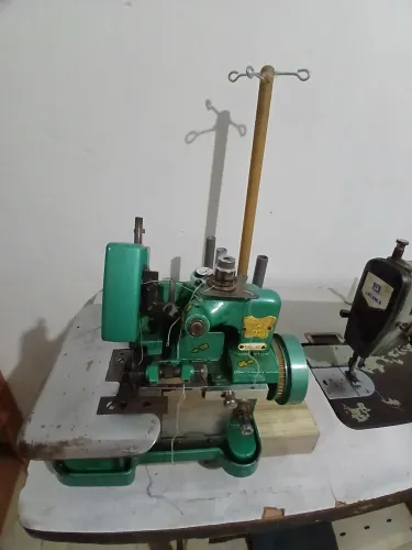 Máquina overlock chineizinha