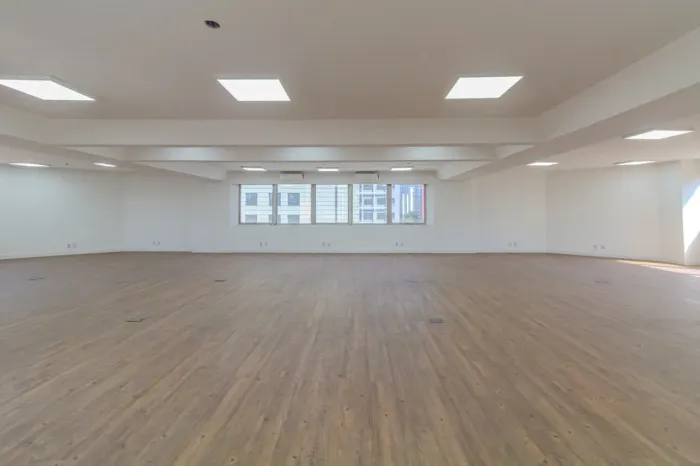 Sala comercial na Avenida Engenheiro Luiz Carlos Berrini, 801 - Conjunto 61 204 m²