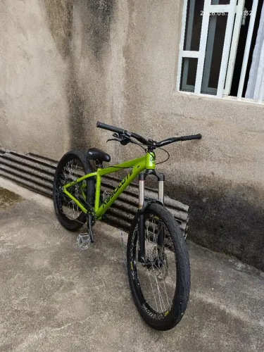 Vende-se bike absolut com documento mais detalhes mande msg parcelo em até 2x no cartão 