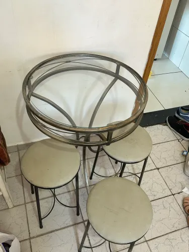 Conjunto mesa bistrô com vidro e 3 banquetas