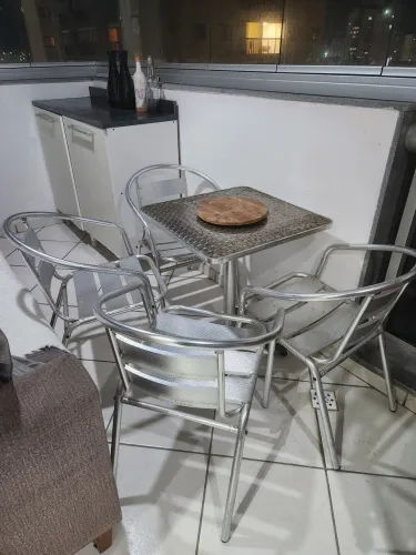 Jogo mesa e 4 cadeiras inox