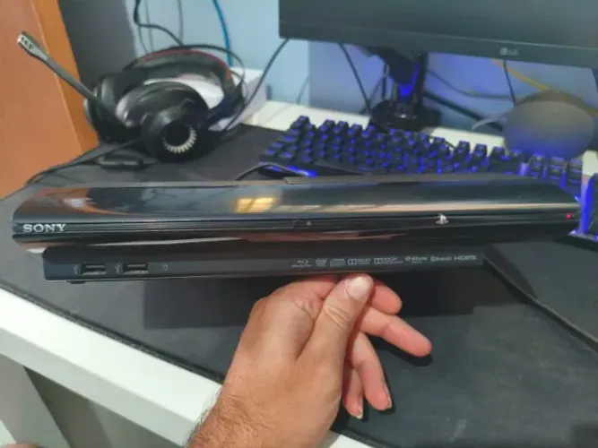 PS3 Super Slim ( defeito ) acende luz vermelha mas nao liga