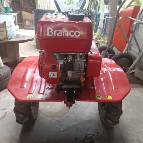 Vendo motocultivador marca Branco com poucas horas de uso acompanha acessórios e manual