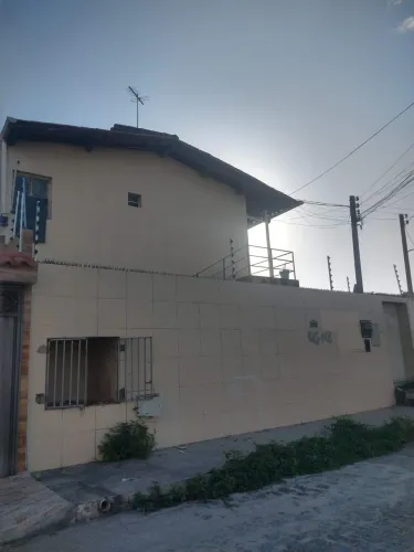 Alugo casa em condomínio pequeno no tabuleiro