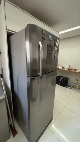 Vendo Geladeira Eletrolux Frost Free 433 litros