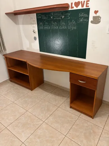 Escrivaninha penteadeira de madeira