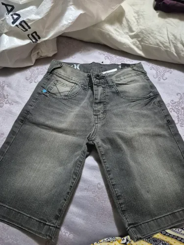 Bermuda Hurley tam.M. serve até uns 12/14 anos. NOVA. 45,00